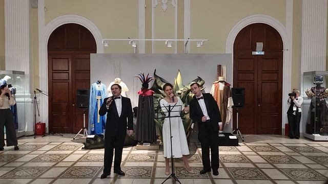 Ах этот вечер, лукавый маг! смотреть онлайн