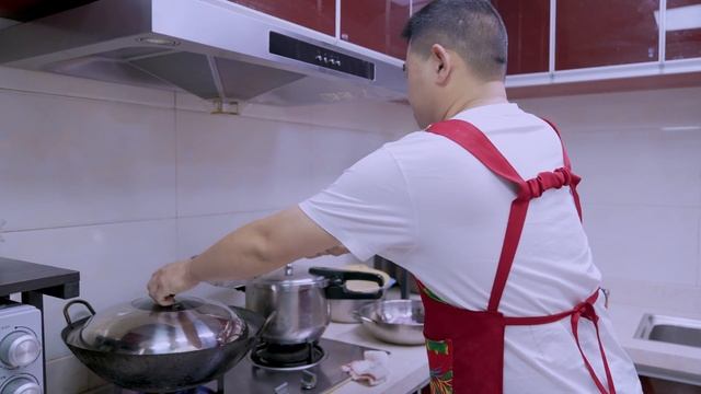 【超小厨】换大锅吃好货！90元猪脆骨，早餐就啃“香辣脆骨”，口味真重！ смотреть онлайн