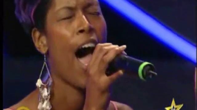 Hello - Kállay Saunders András Feat. Sonia Cassius Clay смотреть онлайн