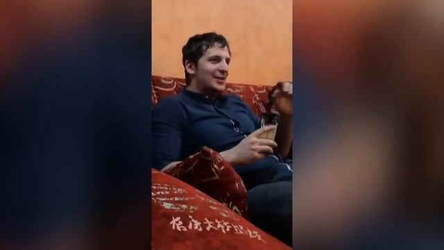 Музей блогеров. Квест с Масленниковым. Полина после операции. Саша пишет песню. смотреть онлайн