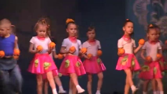 25.12.2011 Дебют Полины Е. Моренец на сцене. Ритм и Мы. смотреть онлайн