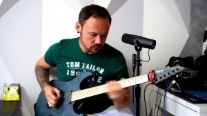 Умеет ли играть на гитаре Александр "Ренегат" Леонтьев из группы Северный Флот и Король и Шут?