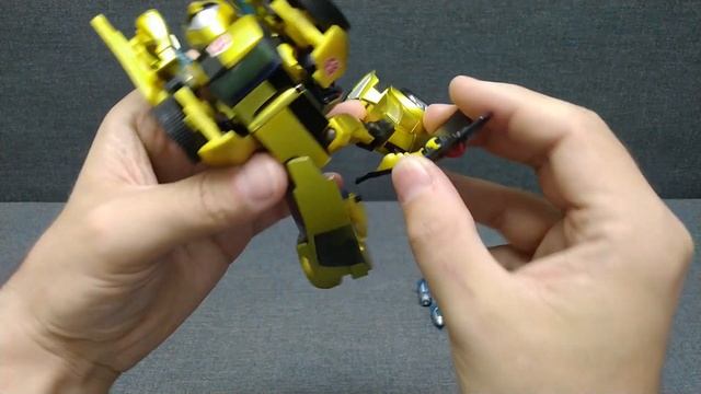 Обзор трансформера Bumblebee - TA-02 - Deluxe class - Animated. Музей Р-ТФ. смотреть онлайн