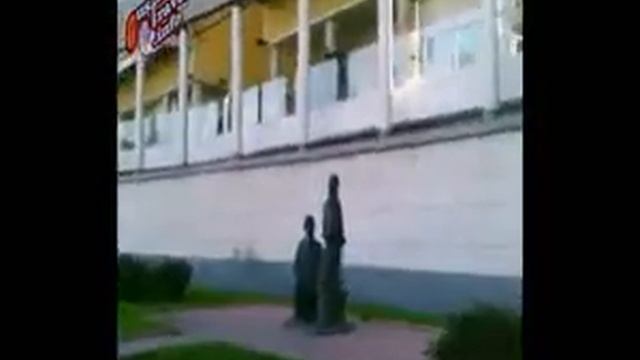Памятник Шерлоку Холмсу и доктору Ватсону смотреть онлайн