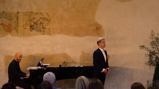 B. SMETANA: "Jak možná věřit" (Prodaná nevěsta) - Petr Nekoranec смотреть онлайн