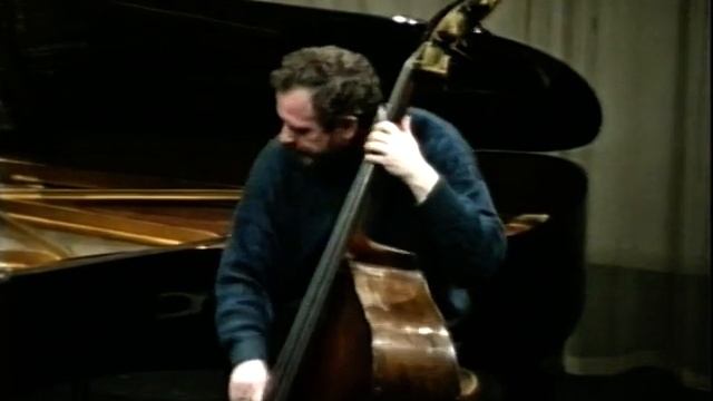 Niels-Henning Ørsted Pedersen Autumn Leaves смотреть онлайн