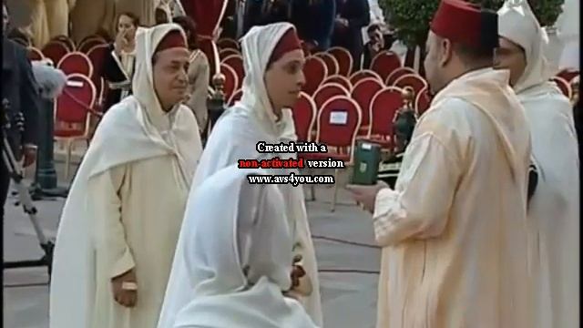 My dad and Youssef on behalf of Mom receiving high honors (Wisssams) from HRH The King of Morocco смотреть онлайн