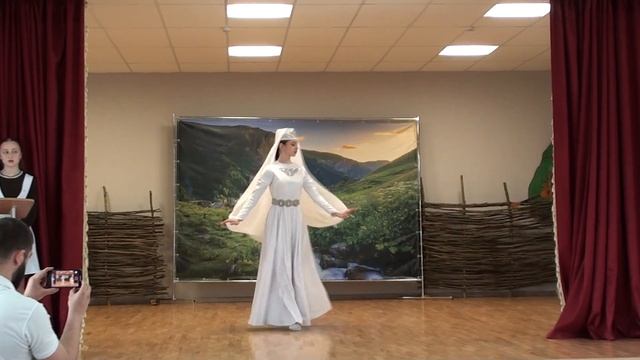 Ирон æвзаджы бæрæгбон 38 æм скъолайы смотреть онлайн