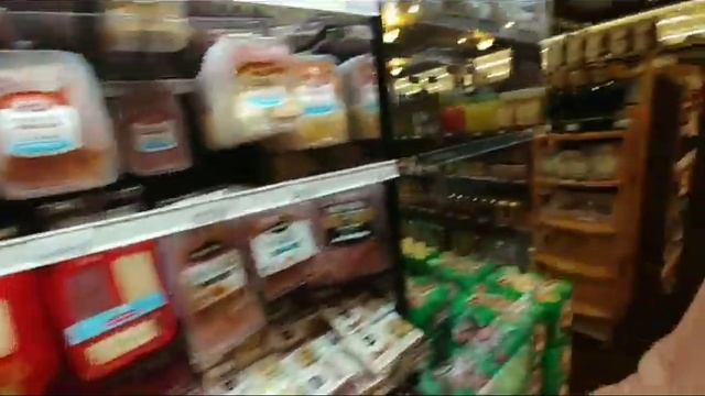 США. Если в магазине звучит клас.музыка, то магазин хороший и дорогой. Milam's Market. смотреть онлайн