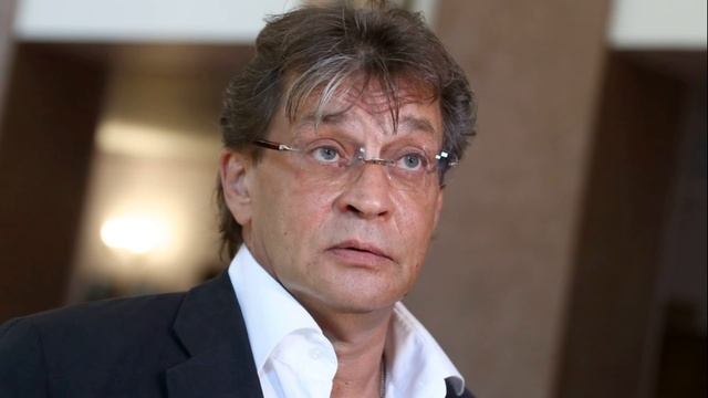 Слёз не сдержать… Стало известно об уходе Александра Домогарова смотреть онлайн