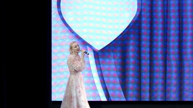 "Я по белому свету иду" (муз. и сл. Т.Тишинской) смотреть онлайн