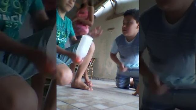 Desafio da garafa ft.andre vlog e gabi смотреть онлайн