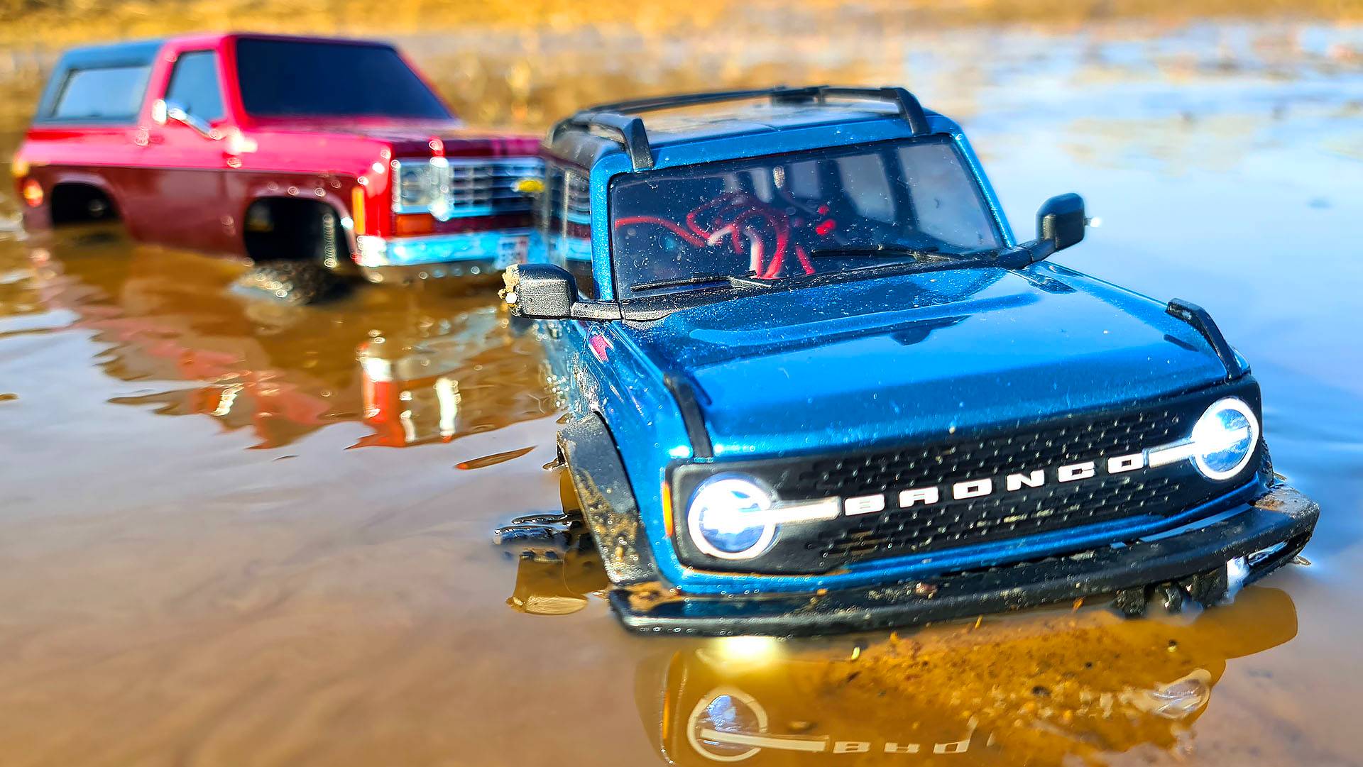 Traxxas TRX-4M против FMS FCX24 и FCX18 RC Безумие в Грязи и Воде! 💦 смотреть онлайн