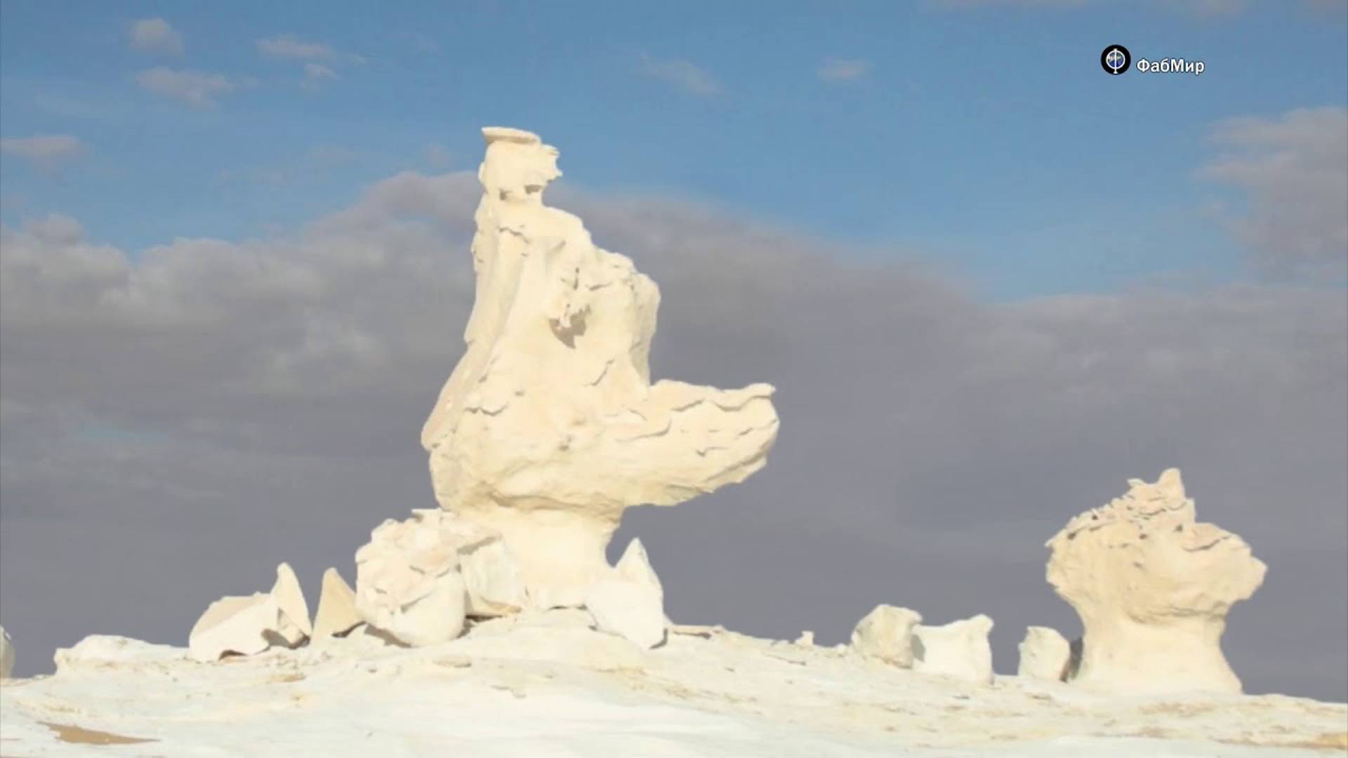 Пустыня в Африке выглядит покрытой снегом - национальный парк Египта White Desert смотреть онлайн