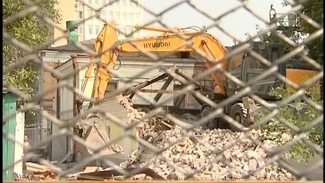 В Екатеринбурге снесли ещё одну старинную постройку смотреть онлайн
