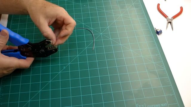 Using IWISS SN-28B Crimper