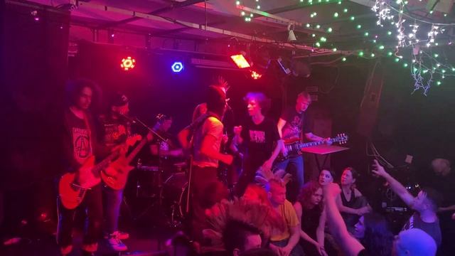 Self Destructs - Пожар в кукольном театре (Оргазм Нострадамуса cover) смотреть онлайн