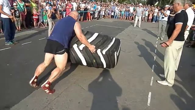 Шляма Андрій. С. Красенівка перекидання колеса вагою 350 кг на 10 разів 2016р. смотреть онлайн