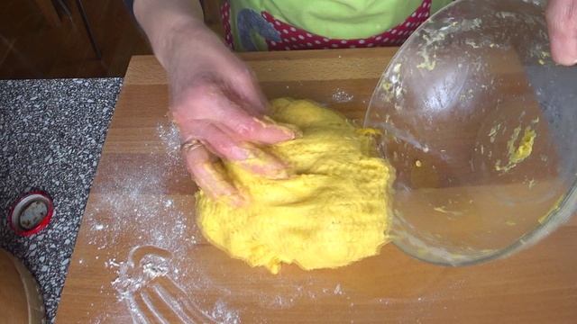 Готовлю вместо хлеба: секретный рецепт тыквенных булочек смотреть онлайн