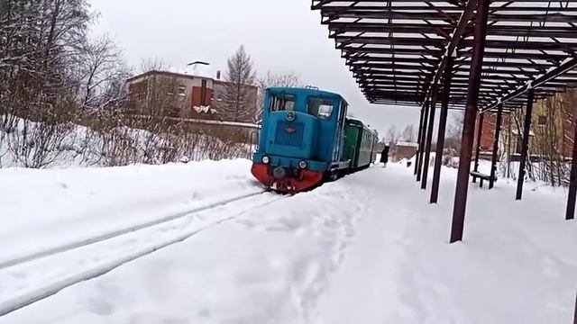 ТУ4-2867 с пригородным поездом Новый (Кирово-Чепецк)-Техническая(Каринторф) смотреть онлайн