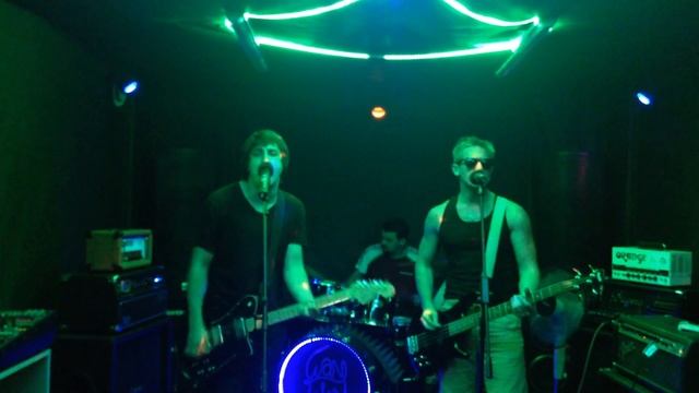 Аптека №37 - Дорожная ( Ленинград Cover) смотреть онлайн