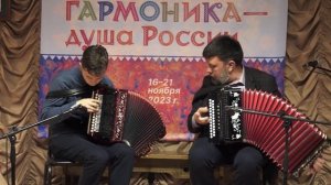 Гармонисты Павел Бузин и Илья Хватков. Репетиция