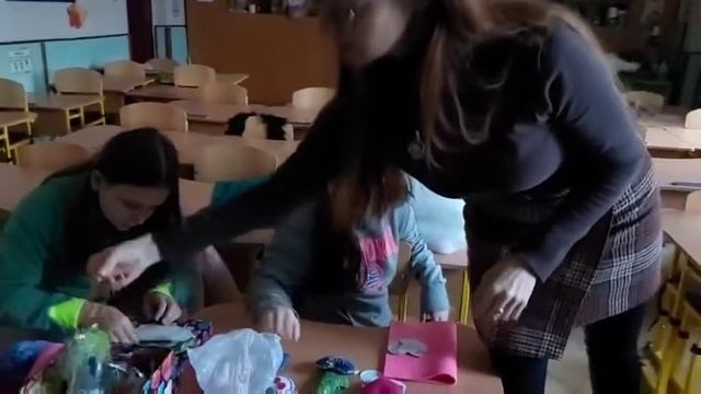 Олена Пак очолює зразковий гурток «Павутинка» смотреть онлайн