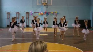 Танец" кошечки"