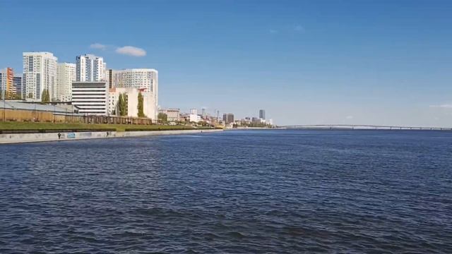 По дороге за хлебушком! Новая Саратовская Набережная.Рассказывает Сергей Уткин. смотреть онлайн