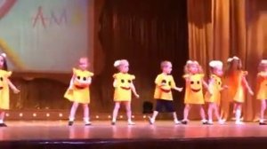 Танец «Точка,точка,запятая»