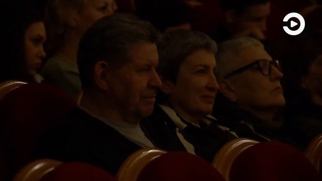 На сцене областного драматического дали «Инструкцию любви» смотреть онлайн