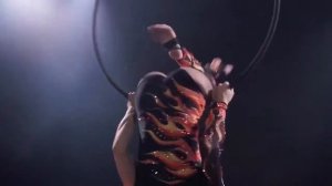 Акробатический номер воздушное кольцо - огонь