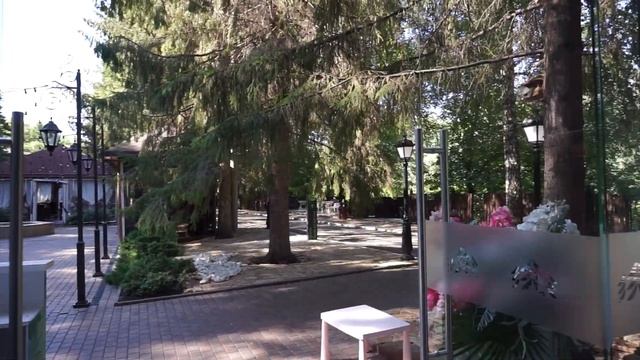 Цельностеклянные двери и безрамное остекление ресторана. #безрамноеостекление #Артмакс смотреть онлайн