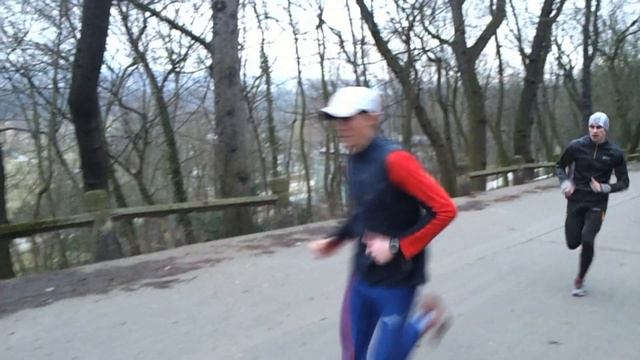 Výběhy do kopce - trénink Kerteamu смотреть онлайн