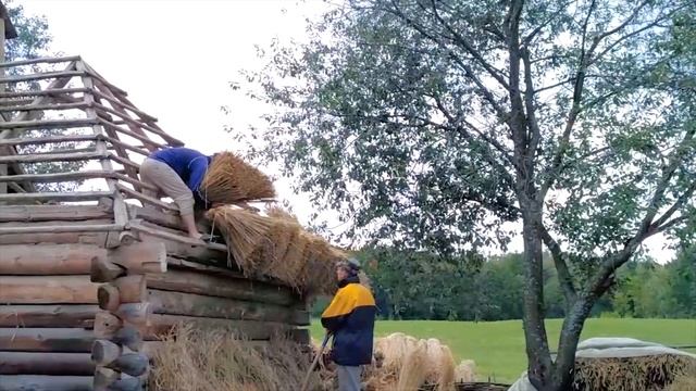 Традиційне покриття хати соломою.