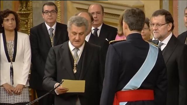 Su Majestad el Rey jura la Constitución y es proclamado Rey de España смотреть онлайн