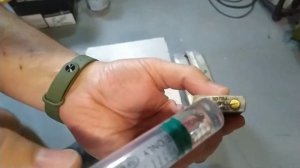 Самый простой и дешевый способ заправки бензиновый зажигалки