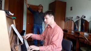 У любви, как у пташки, крылья, Её нельзя...