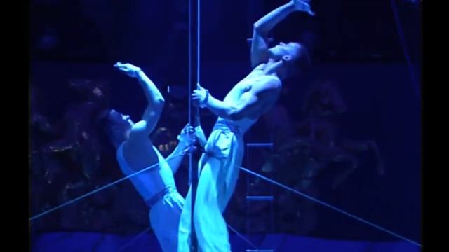 Aerial high bar act ''Perezvony''. Cirque d'Hiver Bouglione, Paris 2003. смотреть онлайн