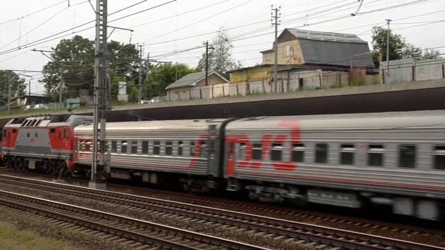 ЭП2К-036 с дополнительным летним поездом смотреть онлайн