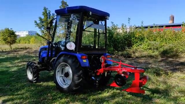 Трактор LOVOL 354 с плугом "огородник" смотреть онлайн