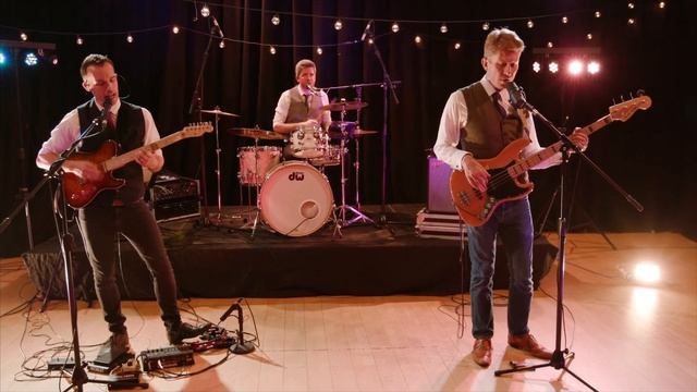 MOORE AND CO BAND - POP ROCK MEDLEY ONE смотреть онлайн