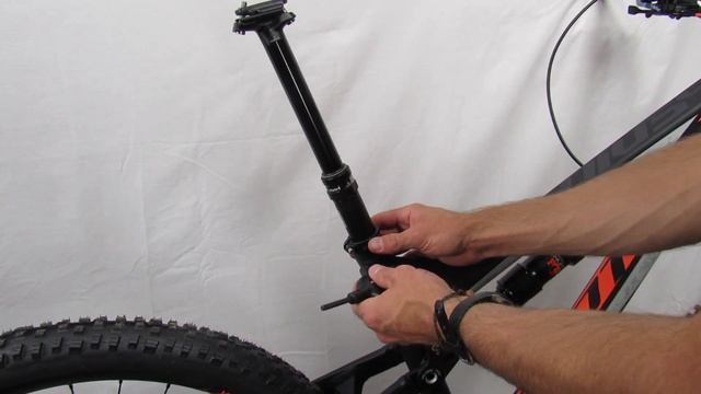 RockShox Reverb Stealth Dropper Post Installation Part 1 смотреть онлайн