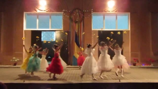 Колектив Дзвіночки - "Вальс квітів" смотреть онлайн