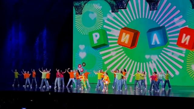 25.03.2023 - Кремль Гала Концерт - "Танцуй и Пой Моя Россия" - Дети группа РИЛИ - Саша и Катя смотреть онлайн