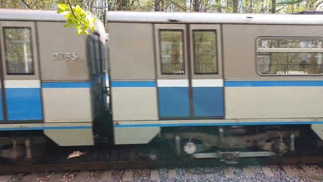 Метропоезда 81-740.1/741.1 и 81-740.4/741.4 "Русич" на открытом участке АПЛ! смотреть онлайн