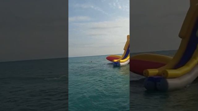 Всем советую сходить в аквапарк на воде. В Сочи они по всему году. Классно я полетала? смотреть онлайн