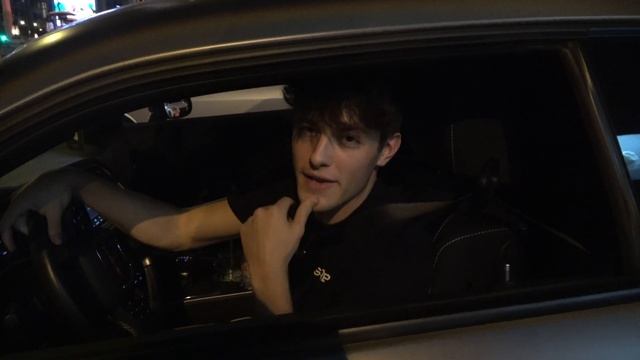 Griffin Johnson talks Jennifer Aniston crush and favorite sports growing up while leaving Dinner! смотреть онлайн