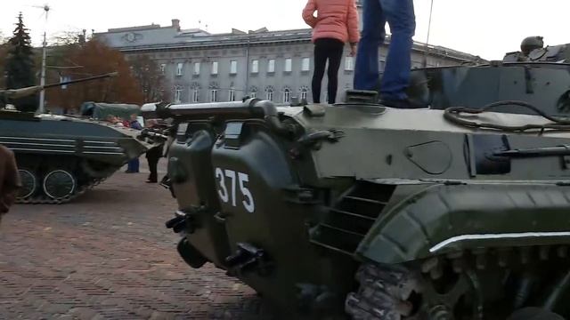 Выставка боевой техники г. Чернигов - часть 1 смотреть онлайн