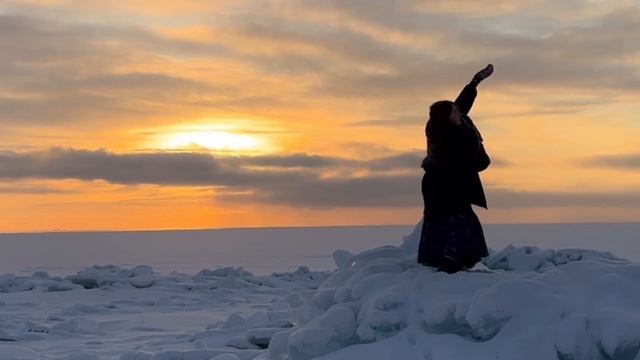 "NAIVE" Муз. Кирилл Мишин | Исполняет Арина Максимова смотреть онлайн